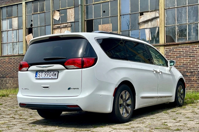 Chrysler Pacifica cena 134900 przebieg: 74800, rok produkcji 2018 z Lędziny małe 497